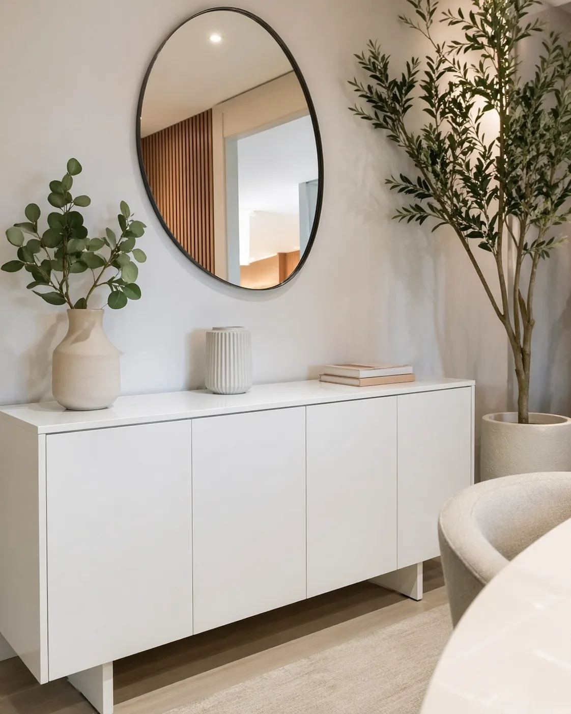 Rack, painel e aparador em MDF branco