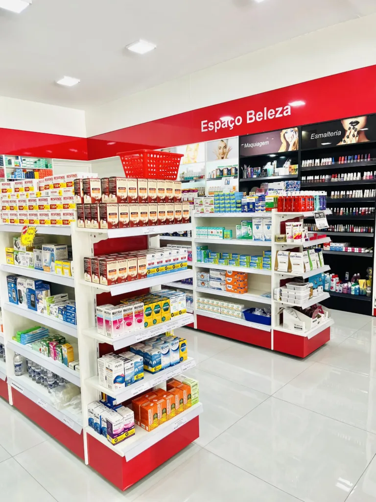 expositor central drogaria com rodizios