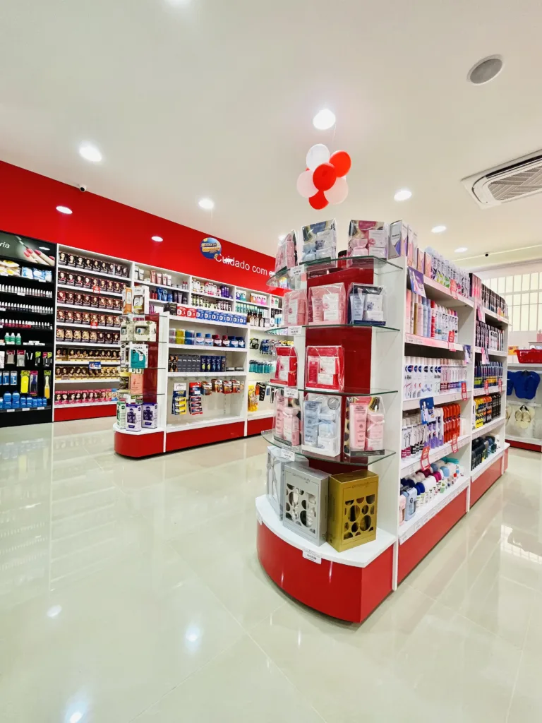 farmacia em mdf e acabamento vermelho