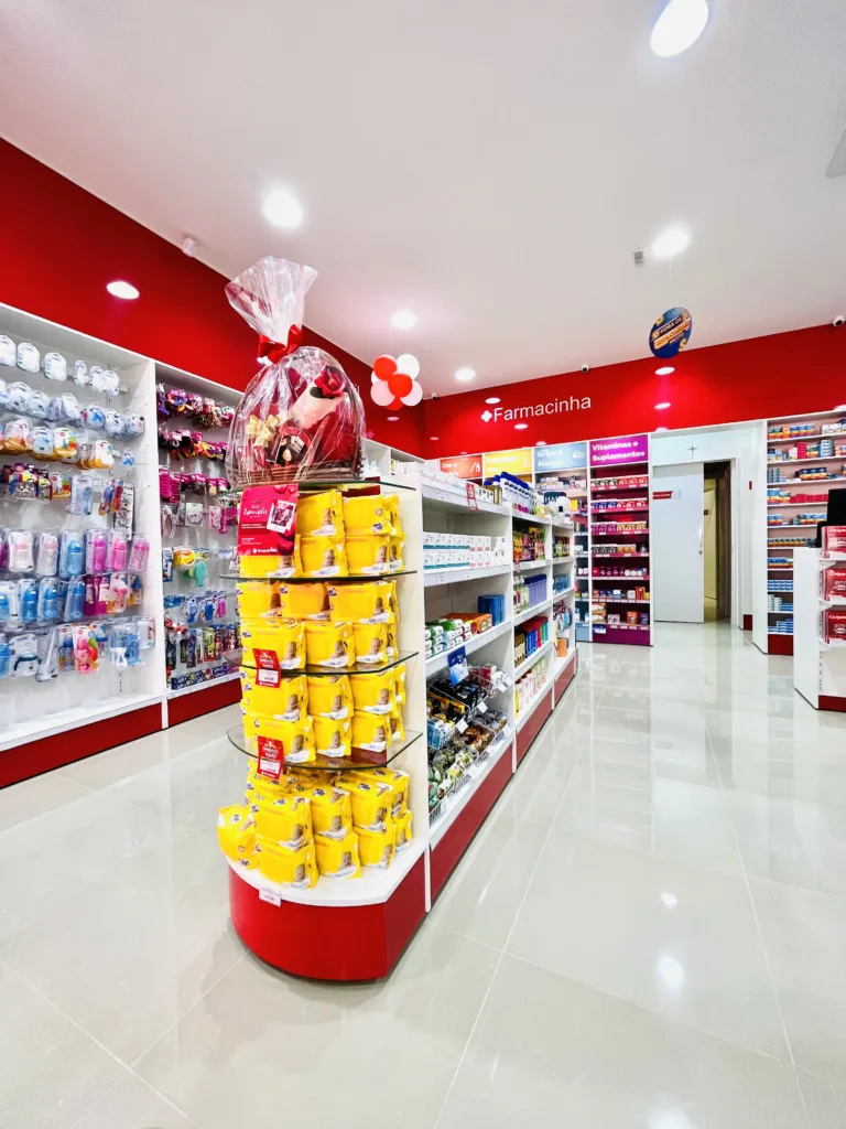 area interna de drogaria em mdf